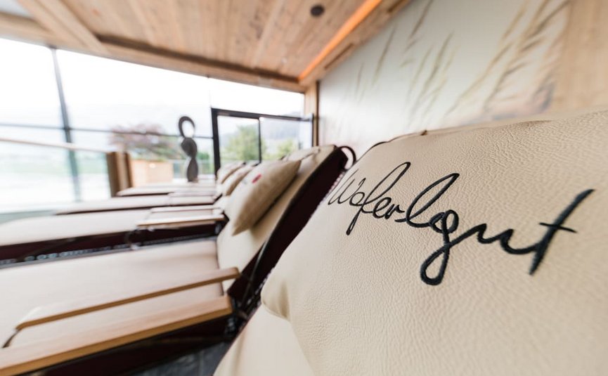 Wellness & hiking days - 3 days of nature enjoyment Comfortable loungers with pillows in a modern wellness area