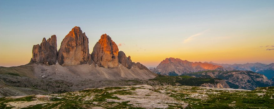 Bergformationen bei Sonnenuntergang in den Dolomiten
