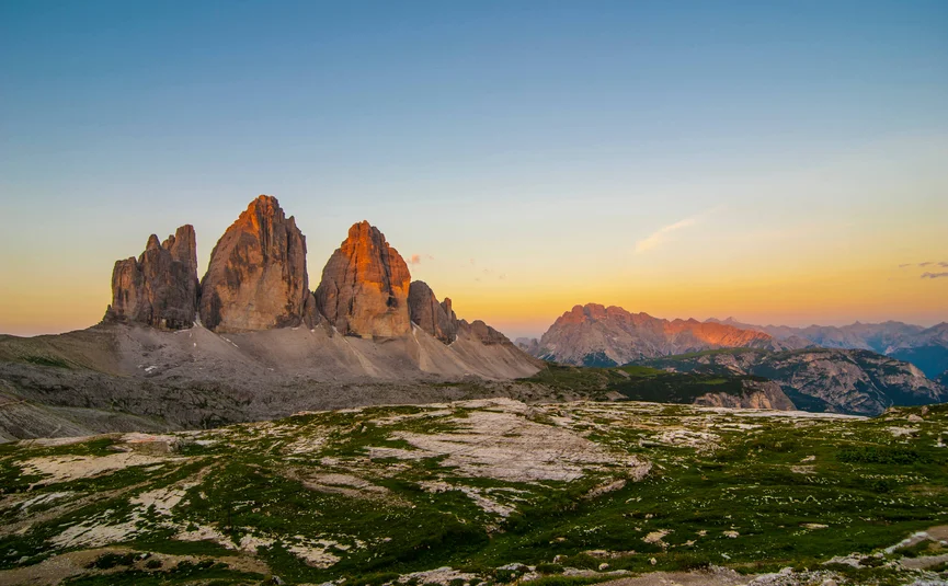Bergformationen bei Sonnenuntergang in den Dolomiten
