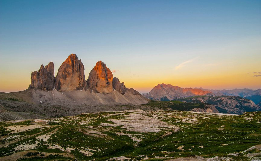Bergformationen bei Sonnenuntergang in den Dolomiten
