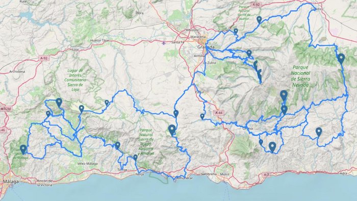 Mappa con percorsi escursionistici segnati intorno a Granada e Malaga in Spagna