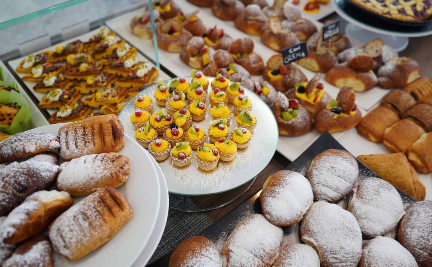 Selezione di dolci e pasticceria in una panetteria