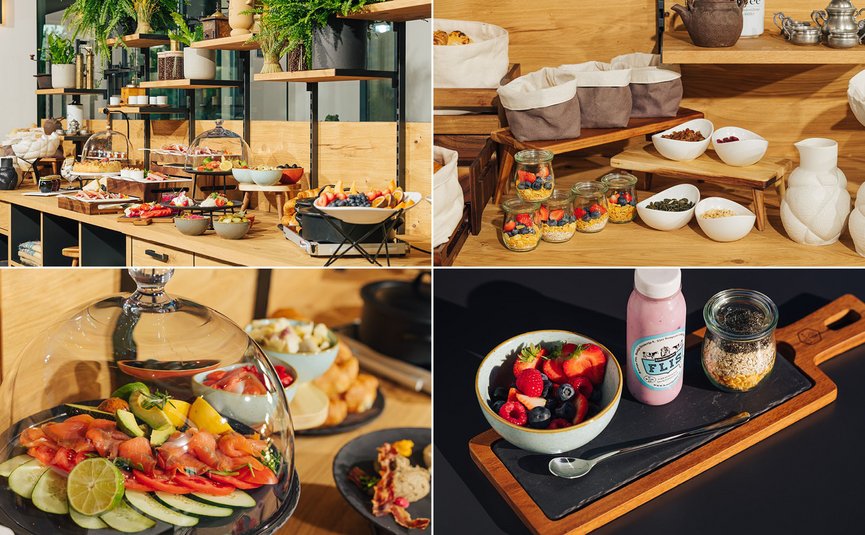 Buffet per colazione con frutta fresca, yogurt, affettati e cereali