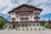 Collectief onderzoek © Harald Wisthaler Groot Hotel Union met balkons voor berglandschap en blauwe lucht